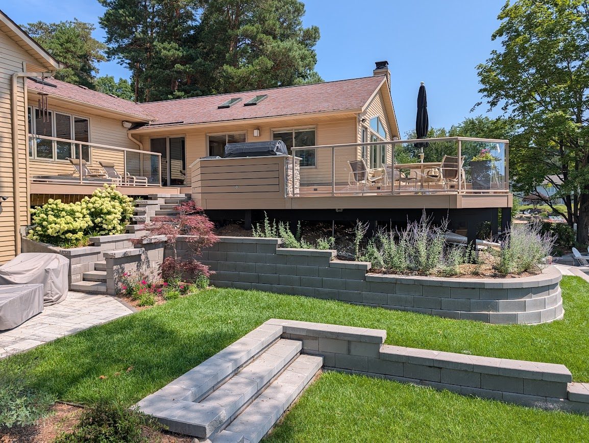 Arroyo Vista multi-level composite deck with glass rail and outdoor kitchen