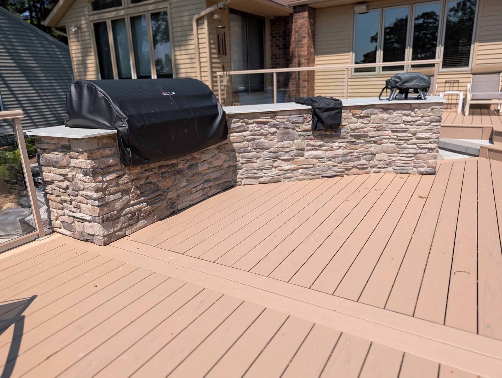 Arroyo Vista outdoor kitchen and composite deck by Straight Stud Construction